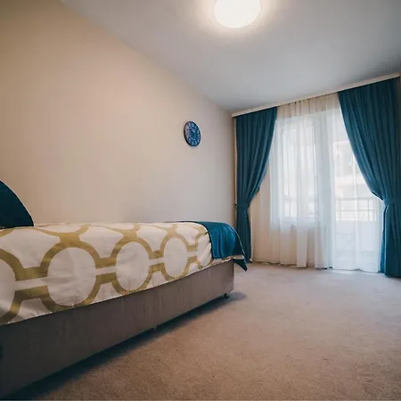 Unbeatable Location: New & Comfy Apartment *