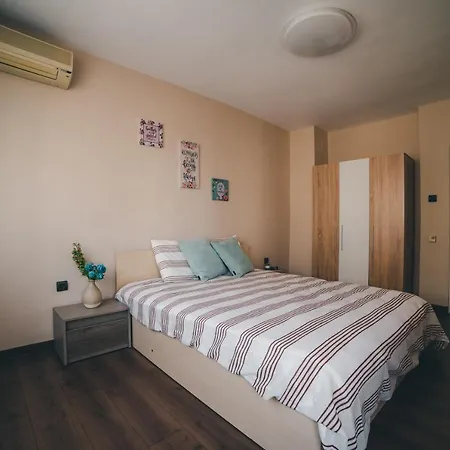Unbeatable Location: New & Comfy